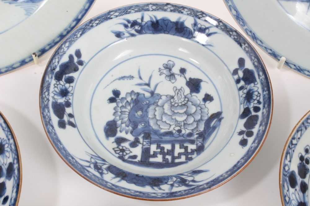 Four 18th Chinese export blue and white pudding bowls and two plates - Image 5 of 10