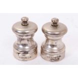 Pair of contemporary silver salt mills (London 2007), maker M C Hersey & Son Ltd, each 7.5cm in heig