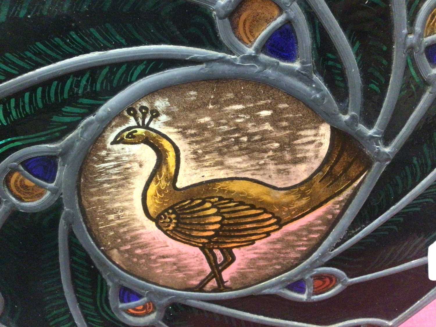 Arts and Crafts stained glass window, with peacock - Bild 2 aus 7