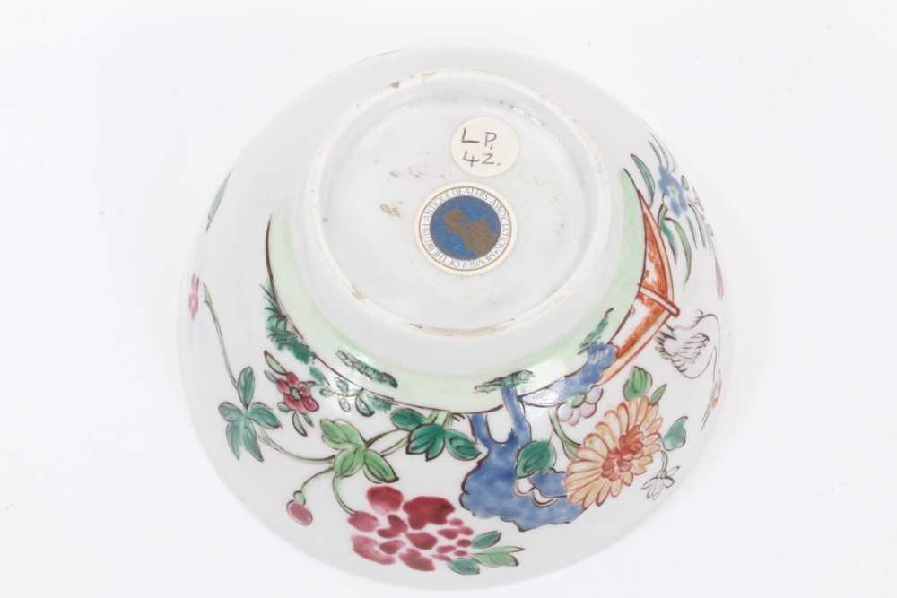 A Liverpool round bowl, finely decorated in Chinese famille rose style, circa 1760 - Image 4 of 7