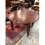 Victorian mahogany extending dining table with two additional leaves