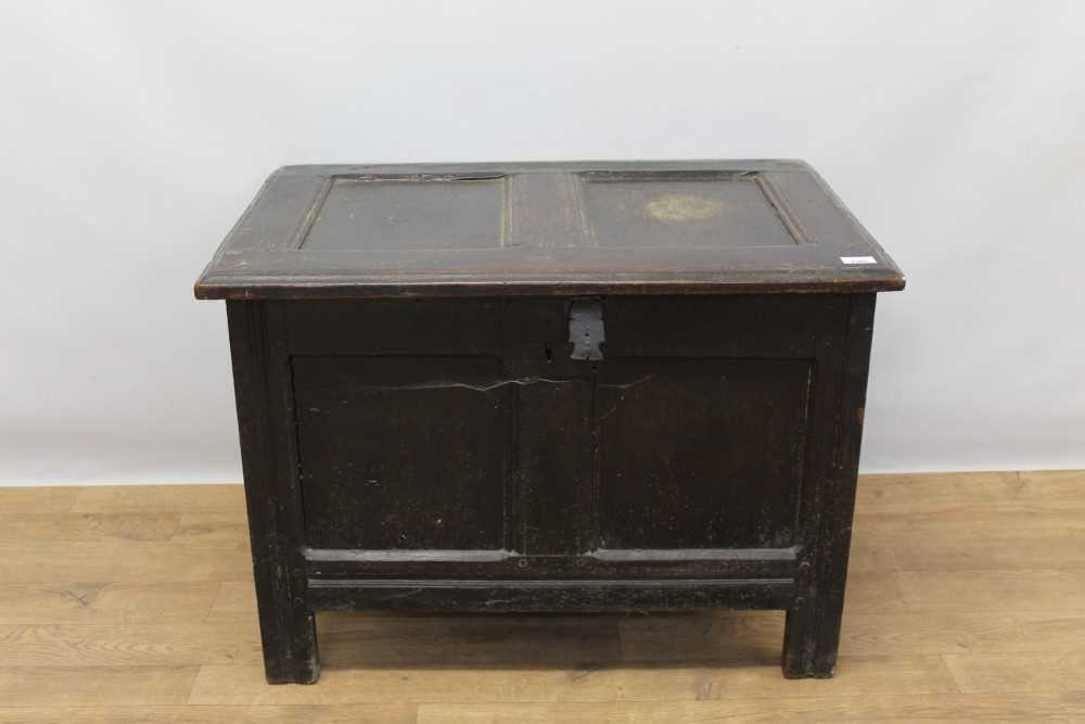 Early 18th century small oak coffer