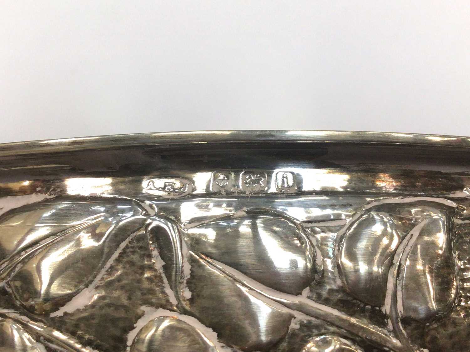 Arts & Crafts silver pedestal bowl by A E Jones - Bild 2 aus 6