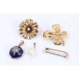 Group of jewellery to include a gold and diamond lucky four-leaf clover brooch, antique gold and see