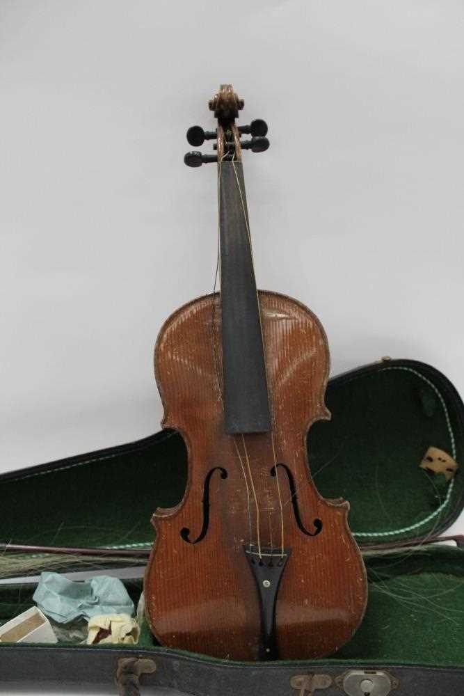 Vintage violin and a vintage banjo ukelele (2)