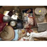 Box of costume jewellery, mesh purse, other bijouterie and sundries