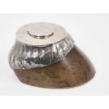 Edwardian silver mounted horse hoof inkwell engraved ' Kate 1895-1905' ( London 1905)