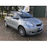 2009 Toyota Yaris 1,329cc VVT-i SR, petrol, manual, 5 door, finished in grey with a cloth interior.