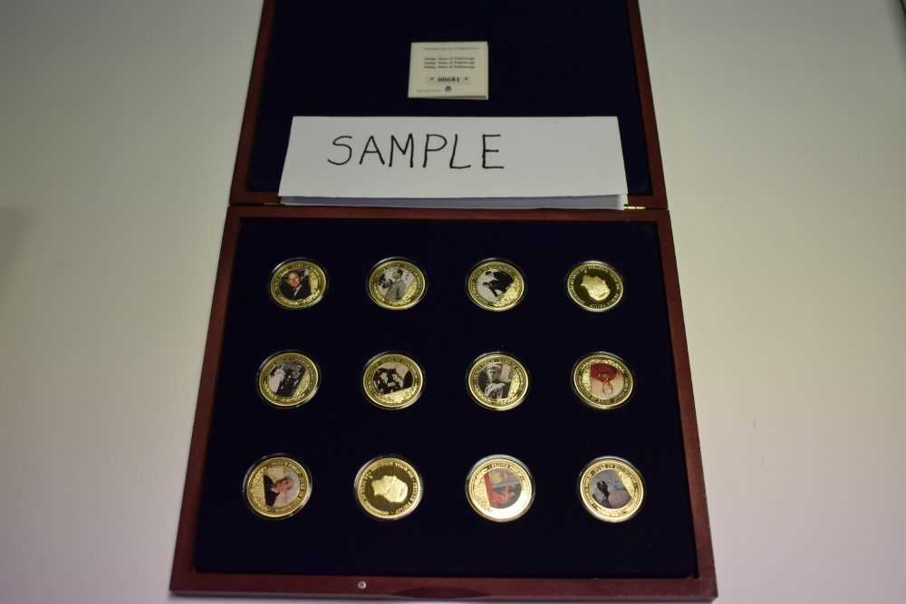 World - Mixed gold-plated commemorative coin sets in boxes and folders of issue to include Philip Du - Bild 4 aus 7