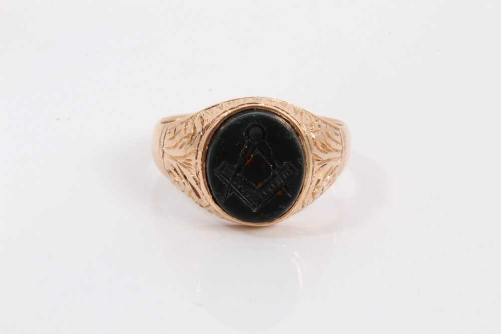 Victorian 9ct rose gold Masonic signet ring (Chester 1891)