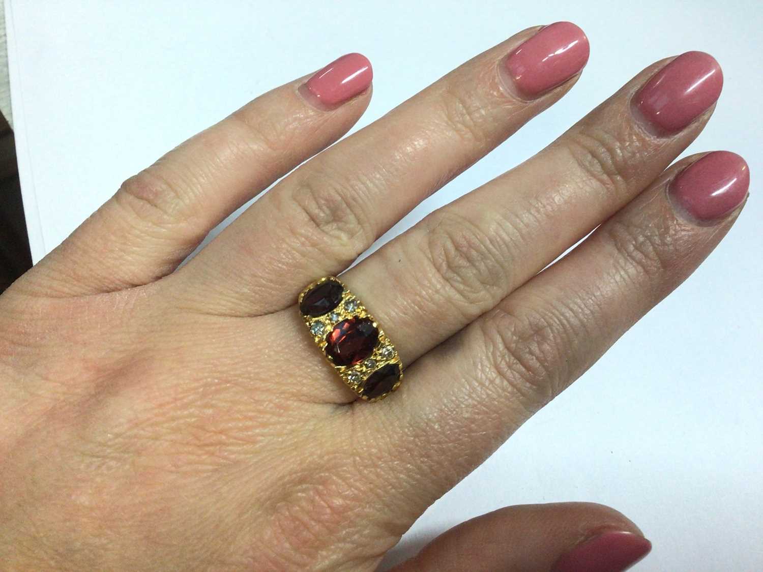 Victorian style 18ct gold garnet and diamond ring - Image 3 of 3