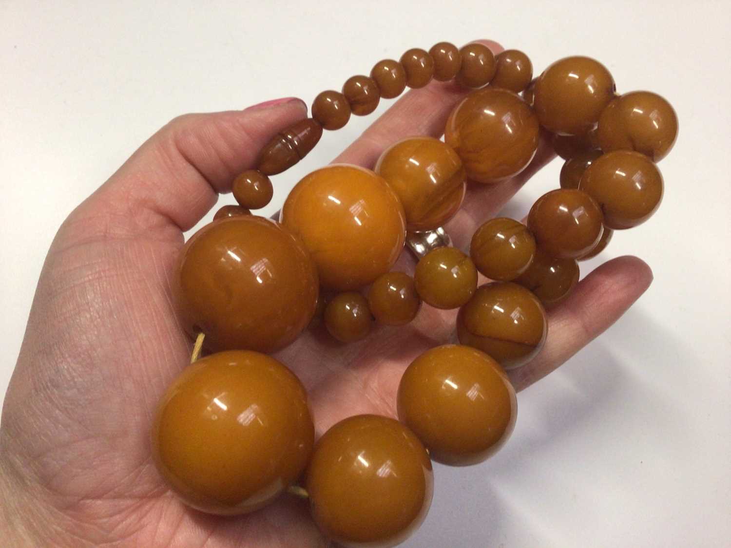 Vintage simulated amber bead necklace - Image 6 of 6