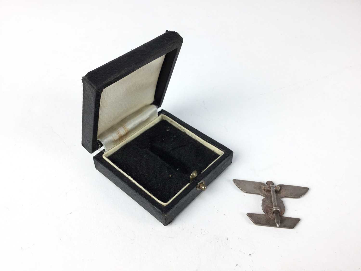 Nazi 1939 bar to 1914 Iron Cross (2nd class-type), in fitted case - Image 2 of 3