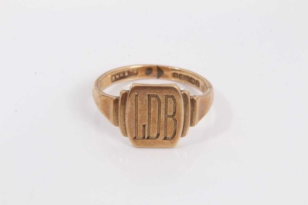 9ct gold signet ring with engraved initials, size R½