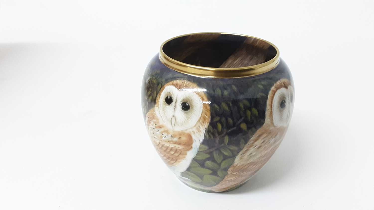 Stephen Smith limited edition hand painted Brockhill Barn Owls vase, 100513, no 4/25, boxed with cer