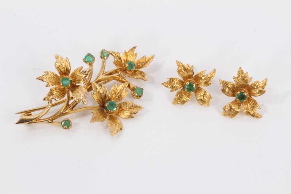 9ct gold emerald floral spray brooch and pair of matching stud earrings