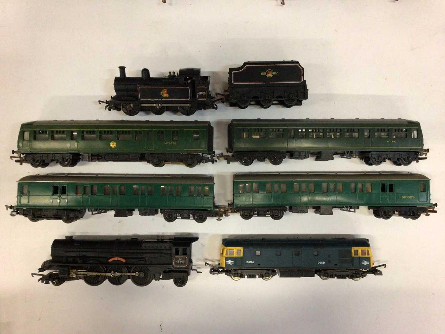 Railway 00 gauge unboxed selection including locomotives, carriages, rolling stock and accessories.