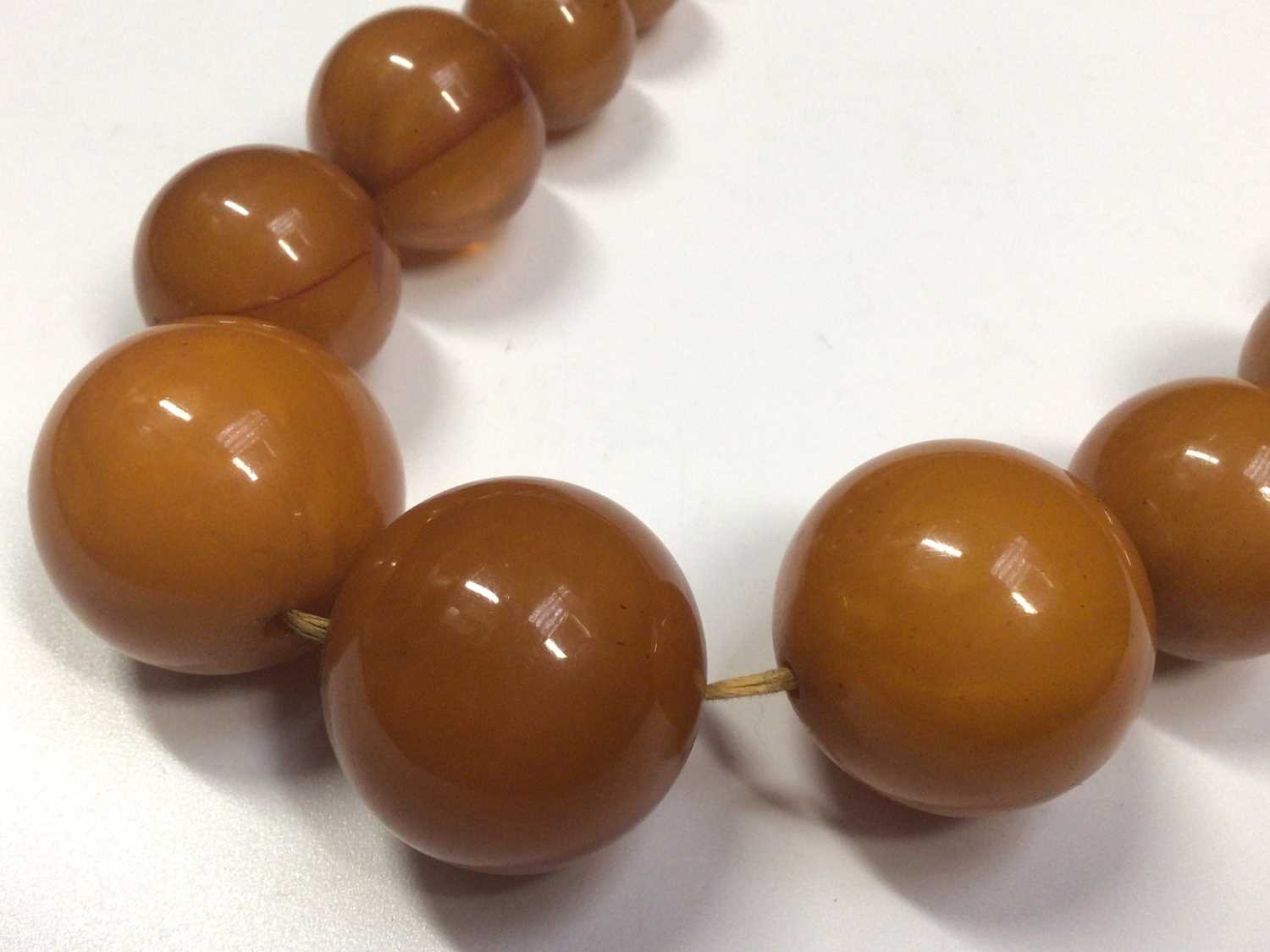 Vintage simulated amber bead necklace - Image 2 of 6