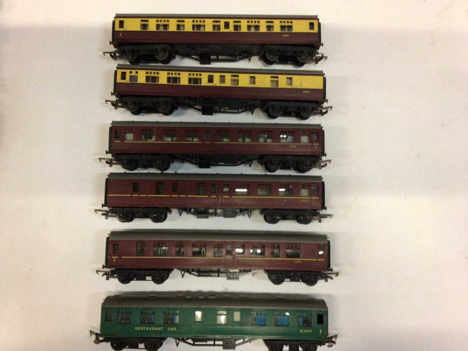 Railway 00 gauge unboxed selection including locomotives, carriages, rolling stock and accessories. - Image 2 of 5