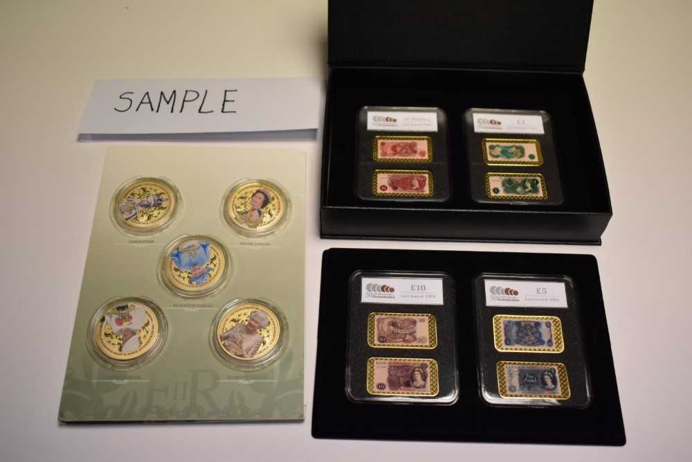 World - Mixed gold-plated commemorative coin sets in boxes and folders of issue to include Philip Du - Bild 2 aus 7