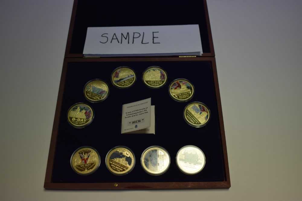World - Mixed gold-plated commemorative coin sets in boxes and folders of issue to include Philip Du - Bild 7 aus 7