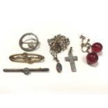 Victorian 15ct gold diamond set flower head bar brooch and group of 9ct gold jewellery