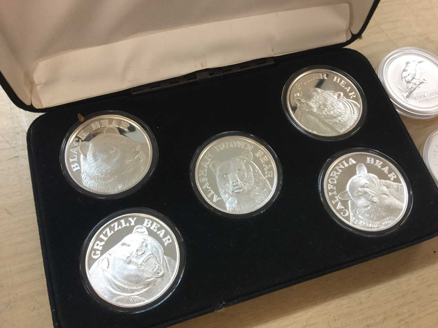 World - Mixed .999 silver 1oz Bullion coins to include Australia Kookaburra's, Canada Maples, China - Image 3 of 8