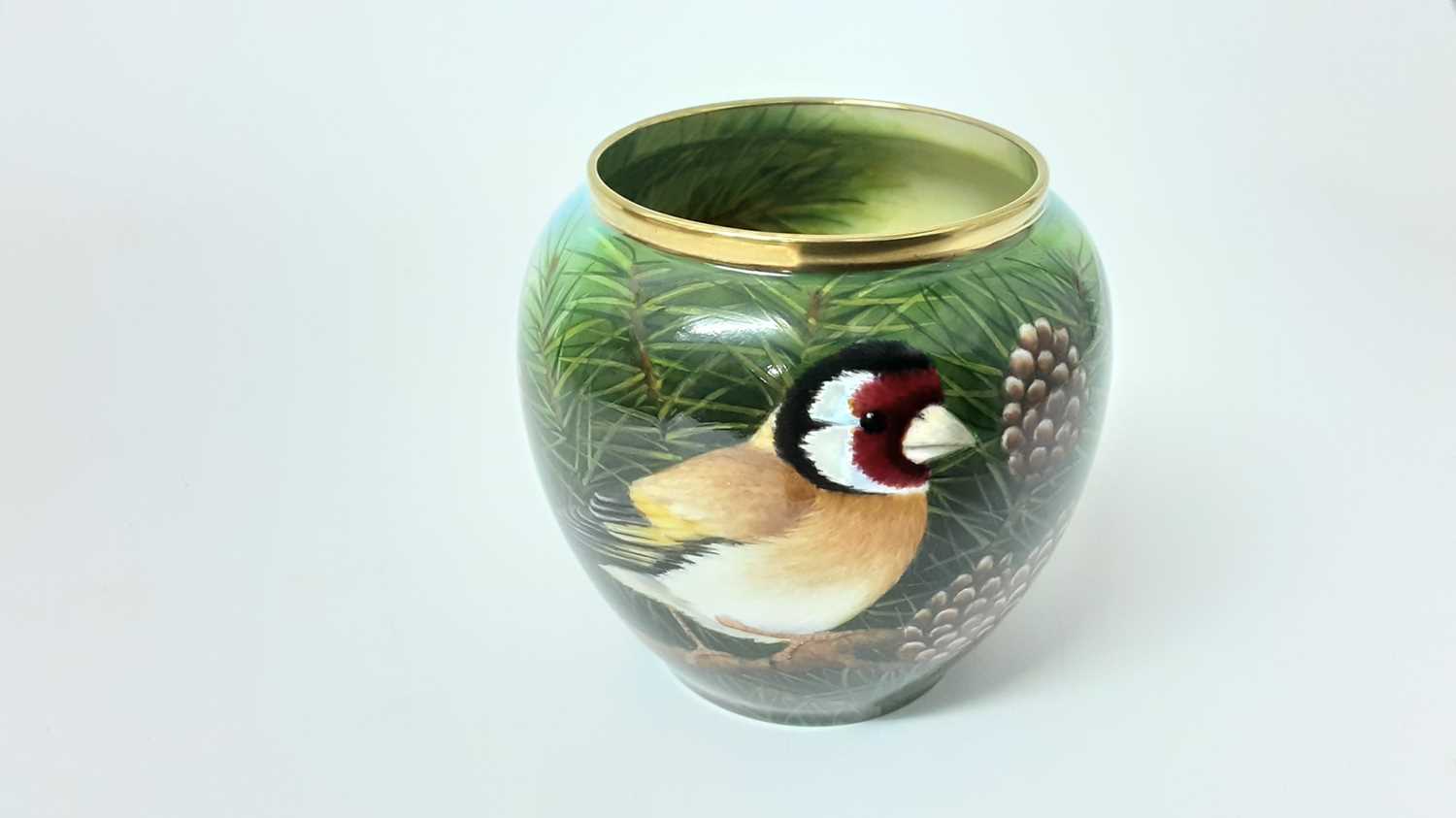 Stephen Smith limited edition hand painted Sociable Goldfinch vase, 211216, no 7/25, boxed (original