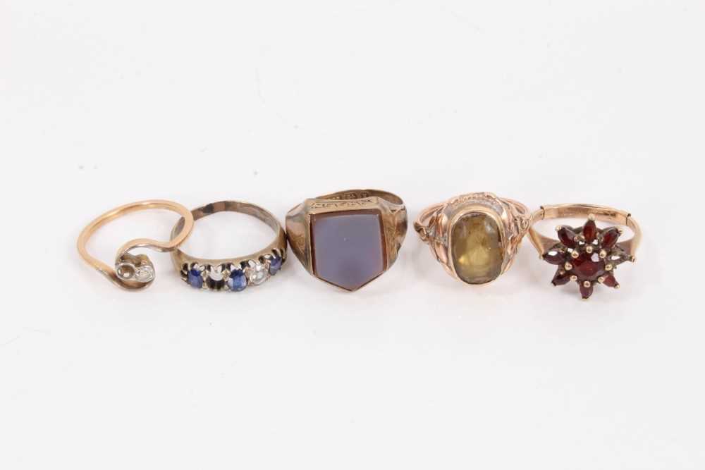 9ct gold hard stone shield signet ring, 9ct gold garnet cluster ring, gem set ring, diamond and sapp
