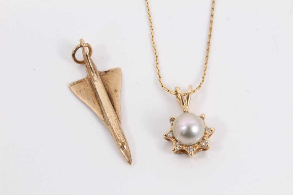 14ct gold cultured pearl and diamond pendant on 14ct gold chain, 9ct gold Concorde pendant and yello - Image 2 of 2