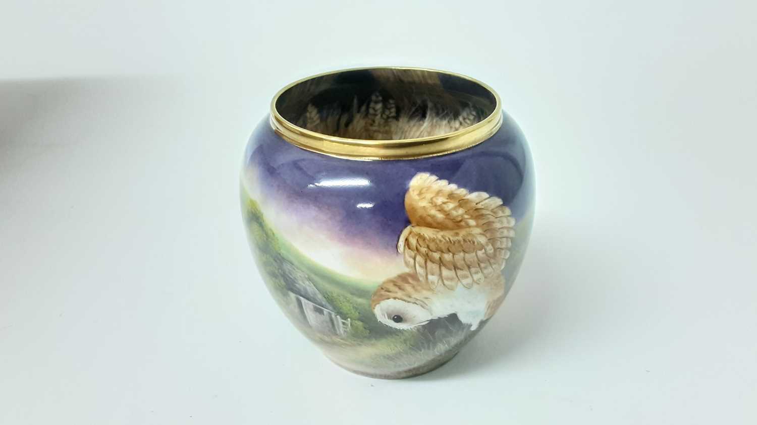 Stephen Smith limited edition hand painted Brockhill Barn Owls vase, 100513, no 4/25, boxed with cer - Image 2 of 4