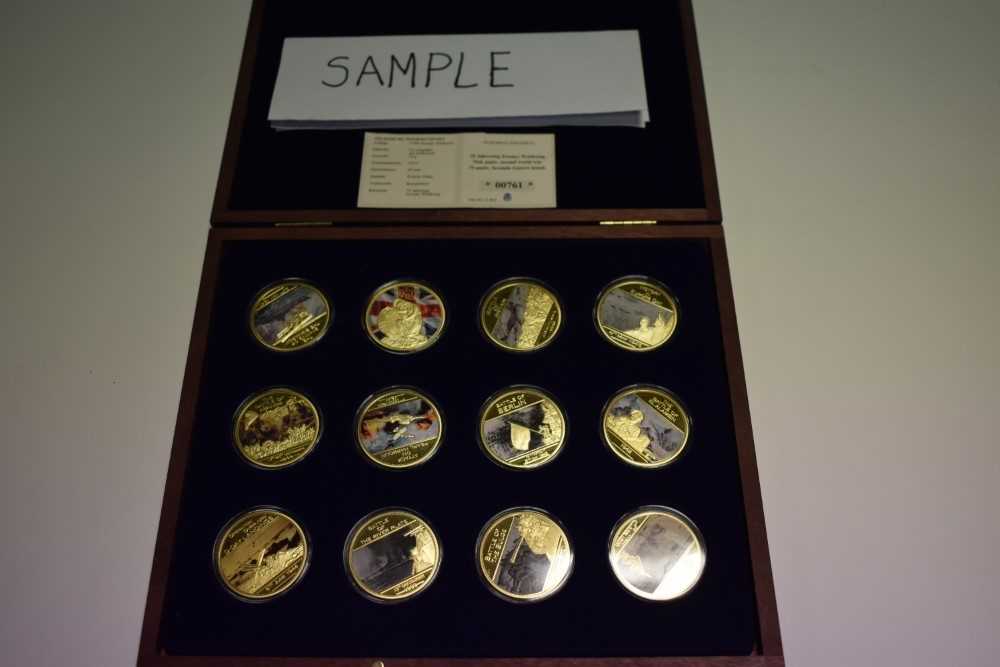 World - Mixed gold-plated commemorative coin sets in boxes and folders of issue to include Philip Du - Bild 6 aus 7