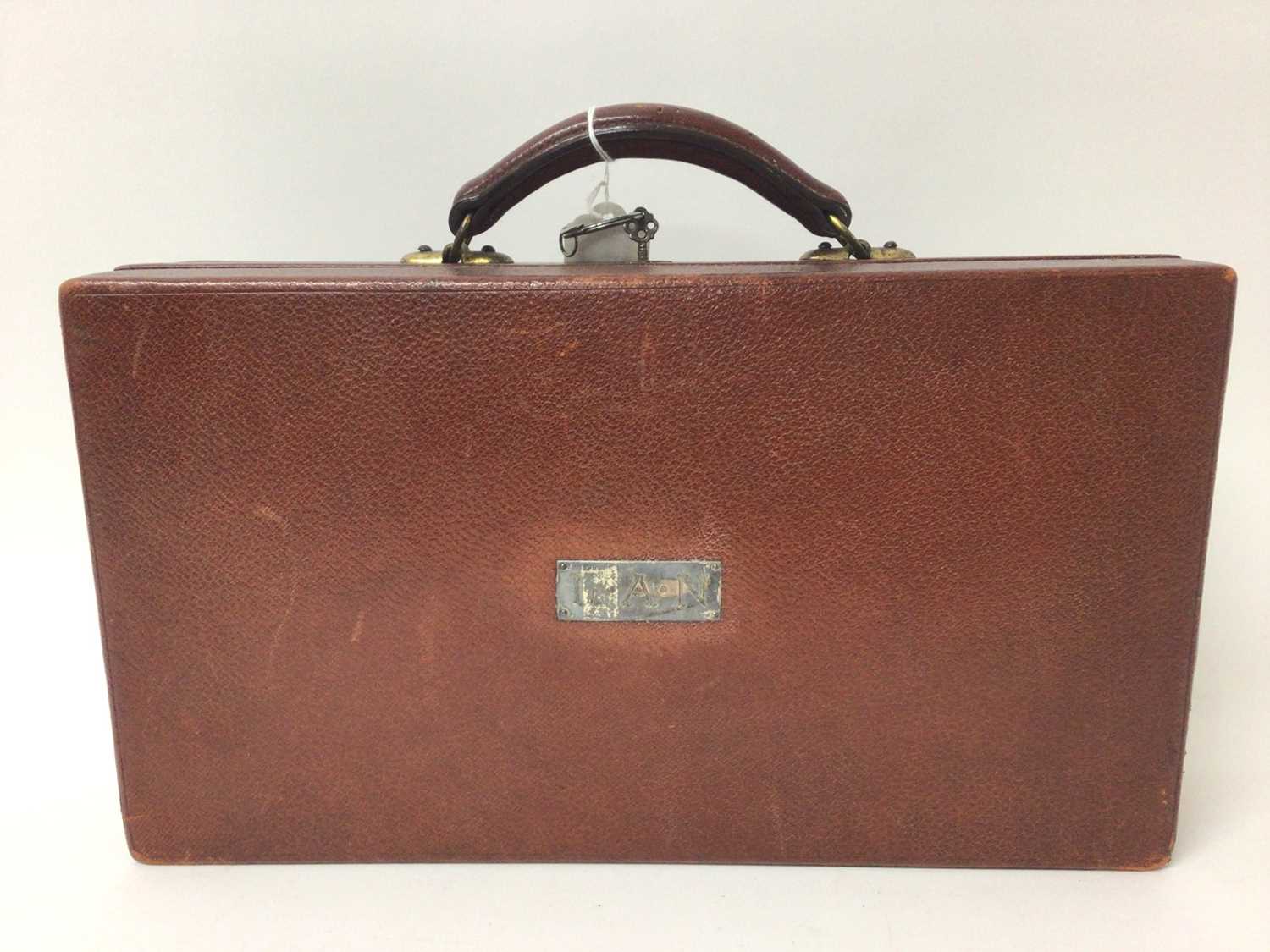 Late Victorian silver backed dressing table set in fitted brown leather travel case - Image 4 of 4