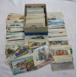 A shoe box containing a collection of 500 mainly early 20th Century postcards including numerous