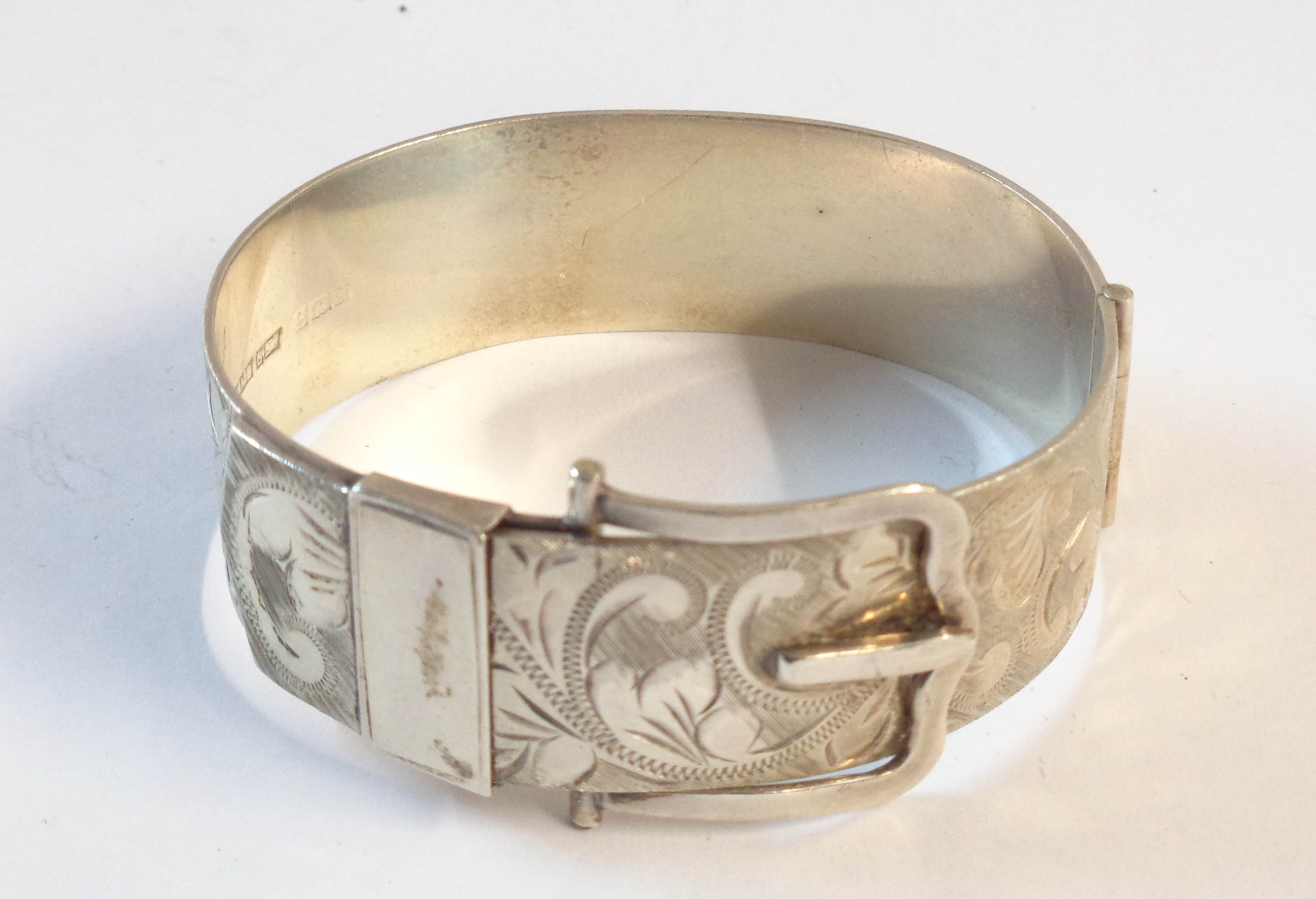 A silver bolt pattern bangle with engraved decoration