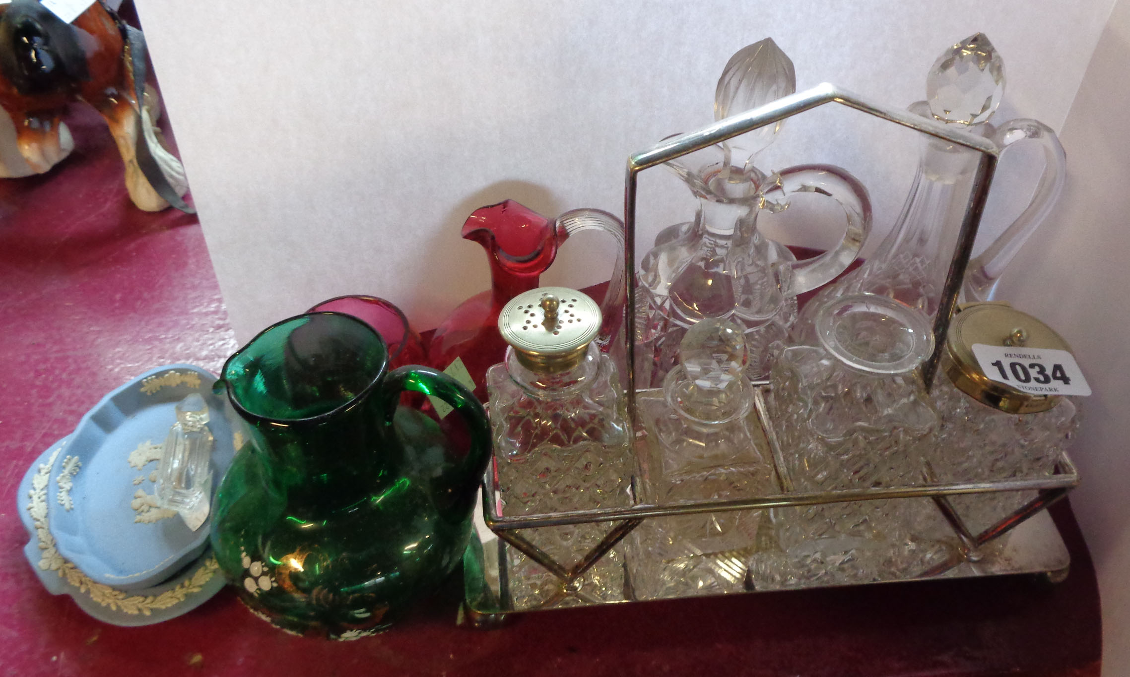 A quantity of assorted items comprising a glass cruet in plated stand (a/f), two glass vinegar