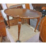 A 76cm early 20th Century walnut occasional table, set on slender cabriole legs with pad feet