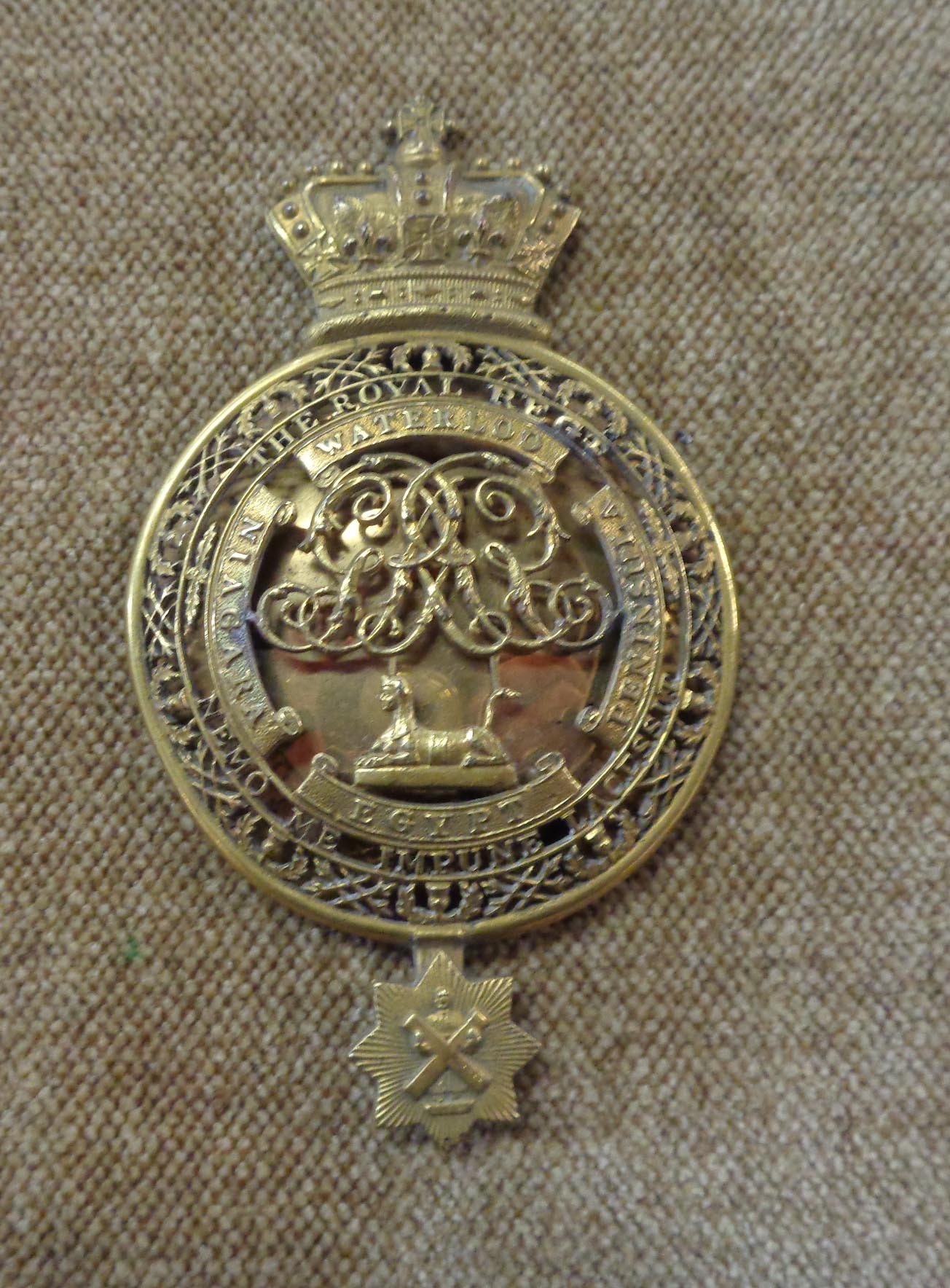 Three antique gilt metal insignia badges and a part belt buckle for The Royal Highland Regiment ( - Image 6 of 9