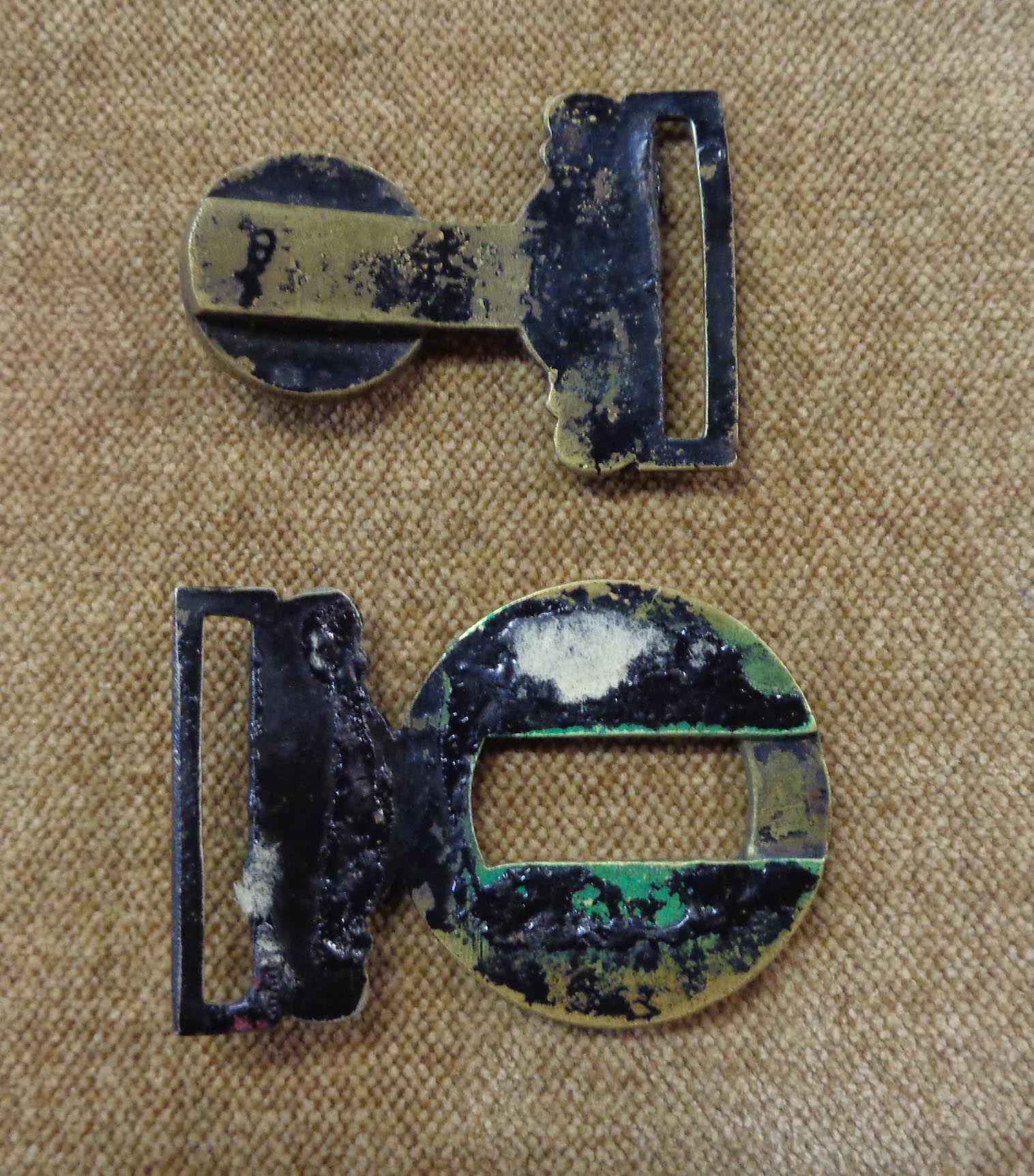 Three antique gilt metal insignia badges and a part belt buckle for The Royal Highland Regiment ( - Image 9 of 9