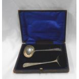 A cased Sheffield silver pusher and spoon set