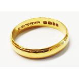 A 22ct. gold wedding band - London 1968 - size P