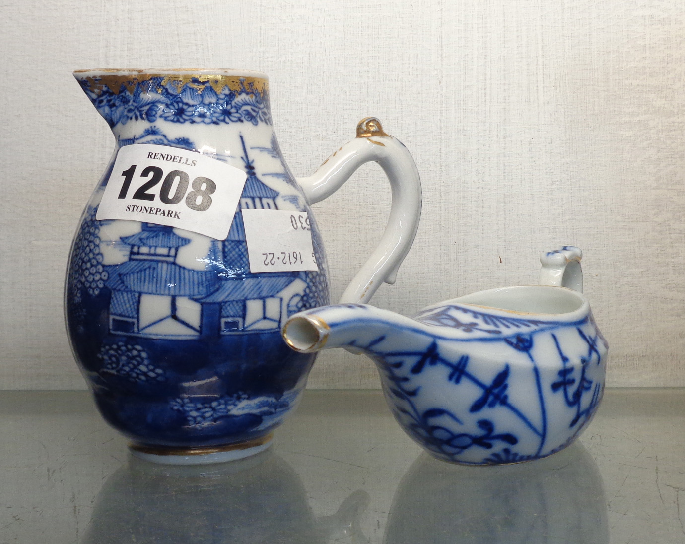 An 18th Century Chinese porcelain sparrow beak jug with a blue painted willow pattern decoration (