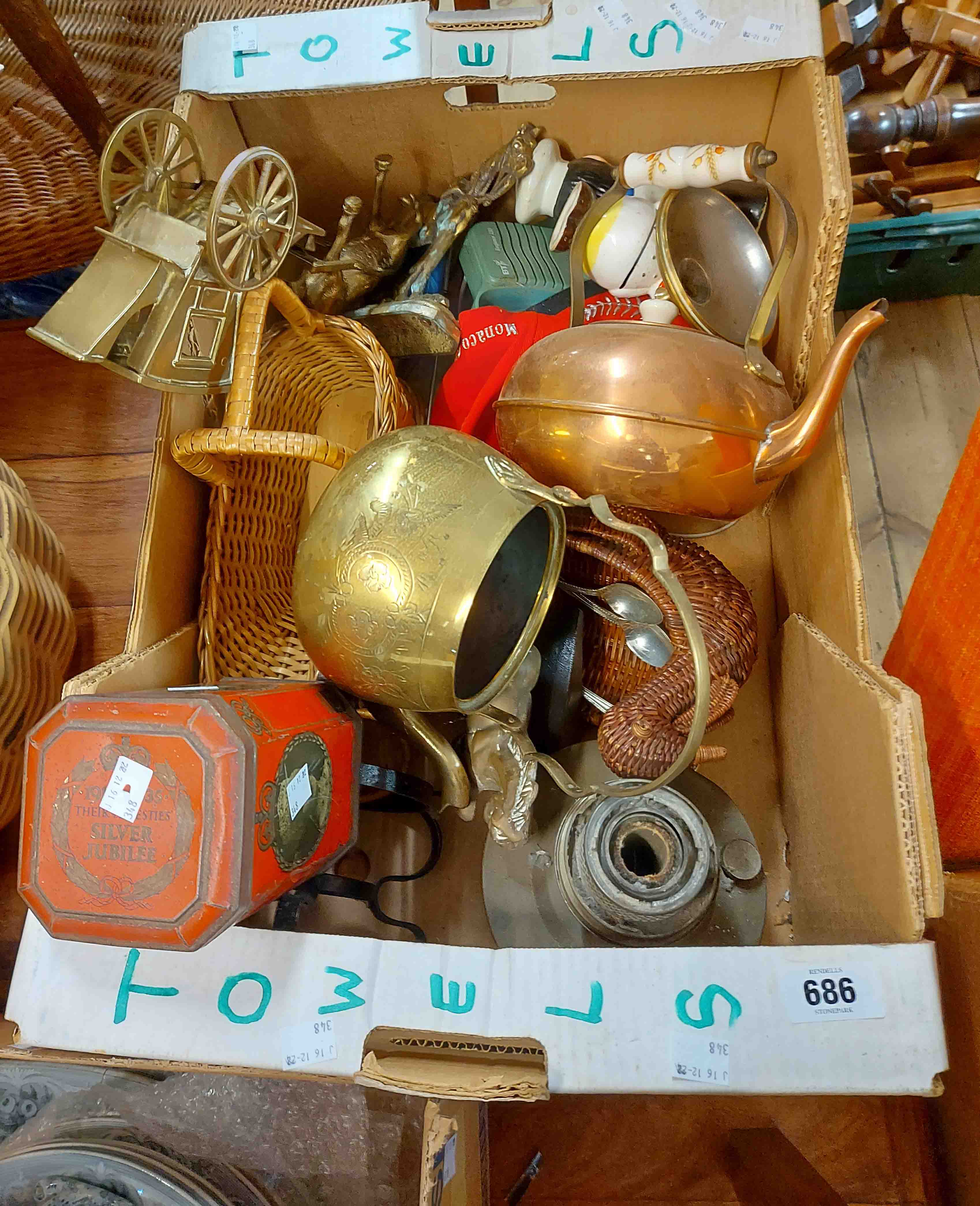 A box containing a quantity of assorted collectable items including Aladdin oil lamp, brassware,