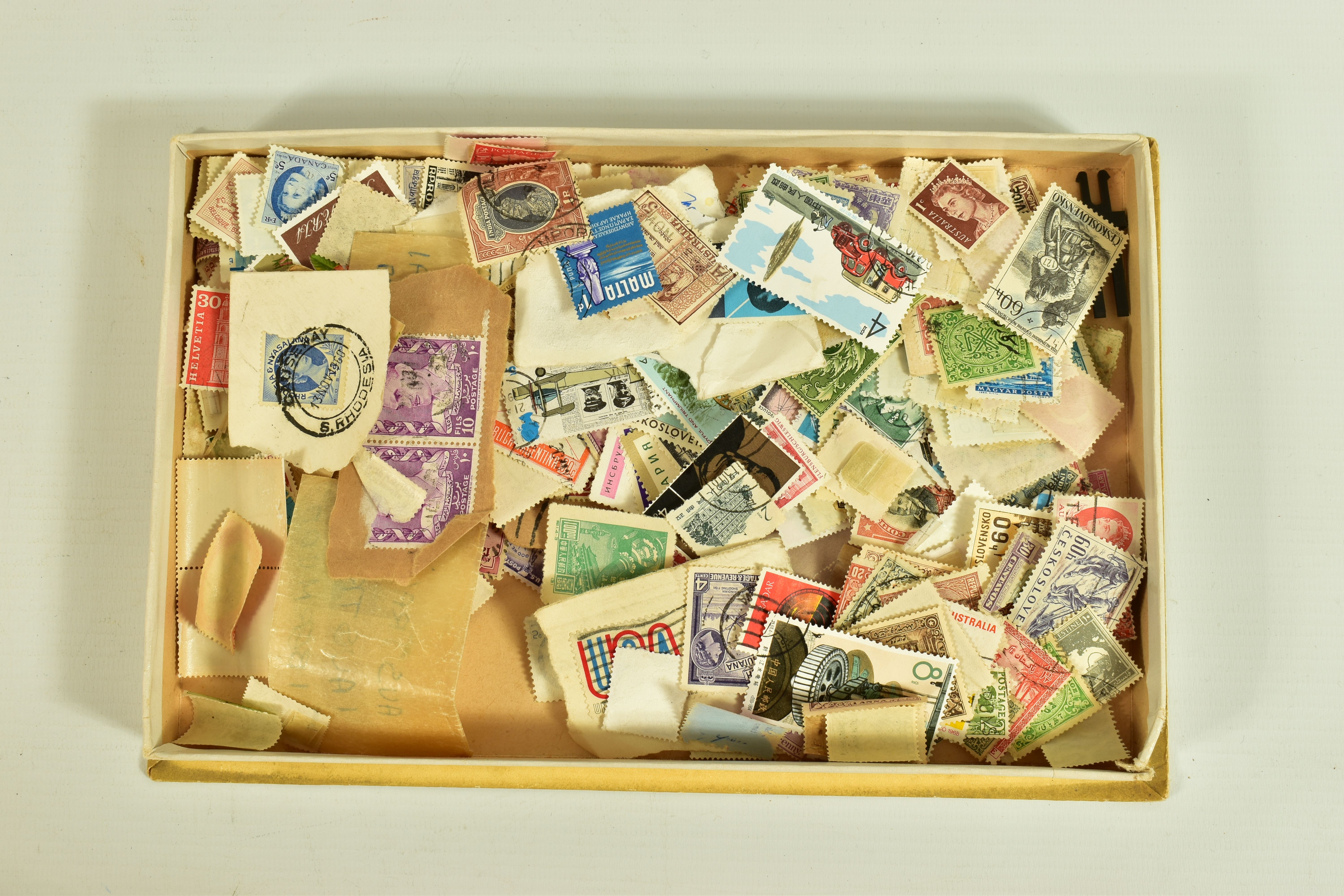 A RANGE OF FIRST DAY COVERS AND WORLDWIDE STAMPS, across a number of albums and loose in tins, the - Image 22 of 31
