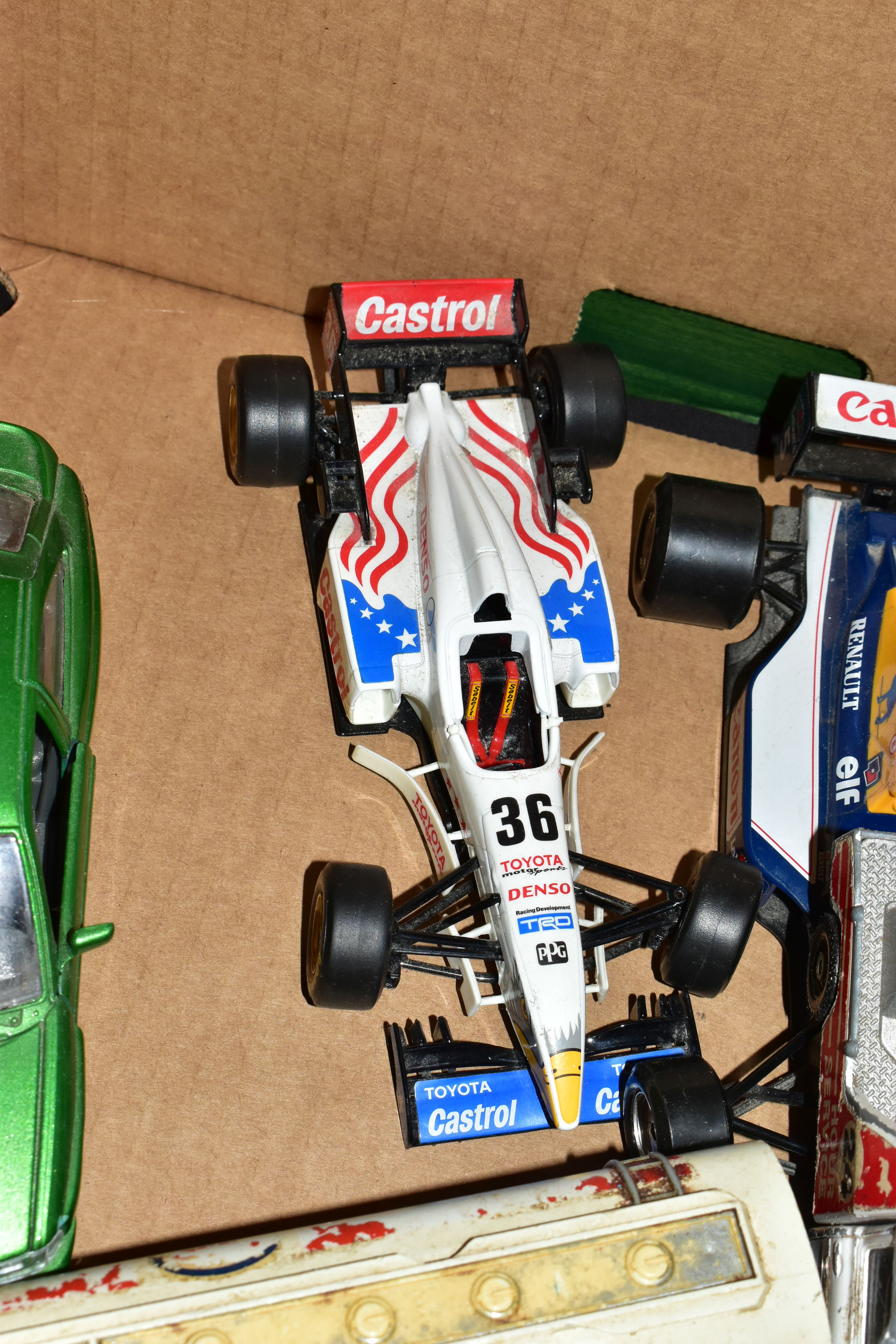 A QUANTITY OF UNBOXED AND ASSORTED PLAYWORN DIECAST AND PLASTIC VEHICLES, majority are modern - Image 8 of 18