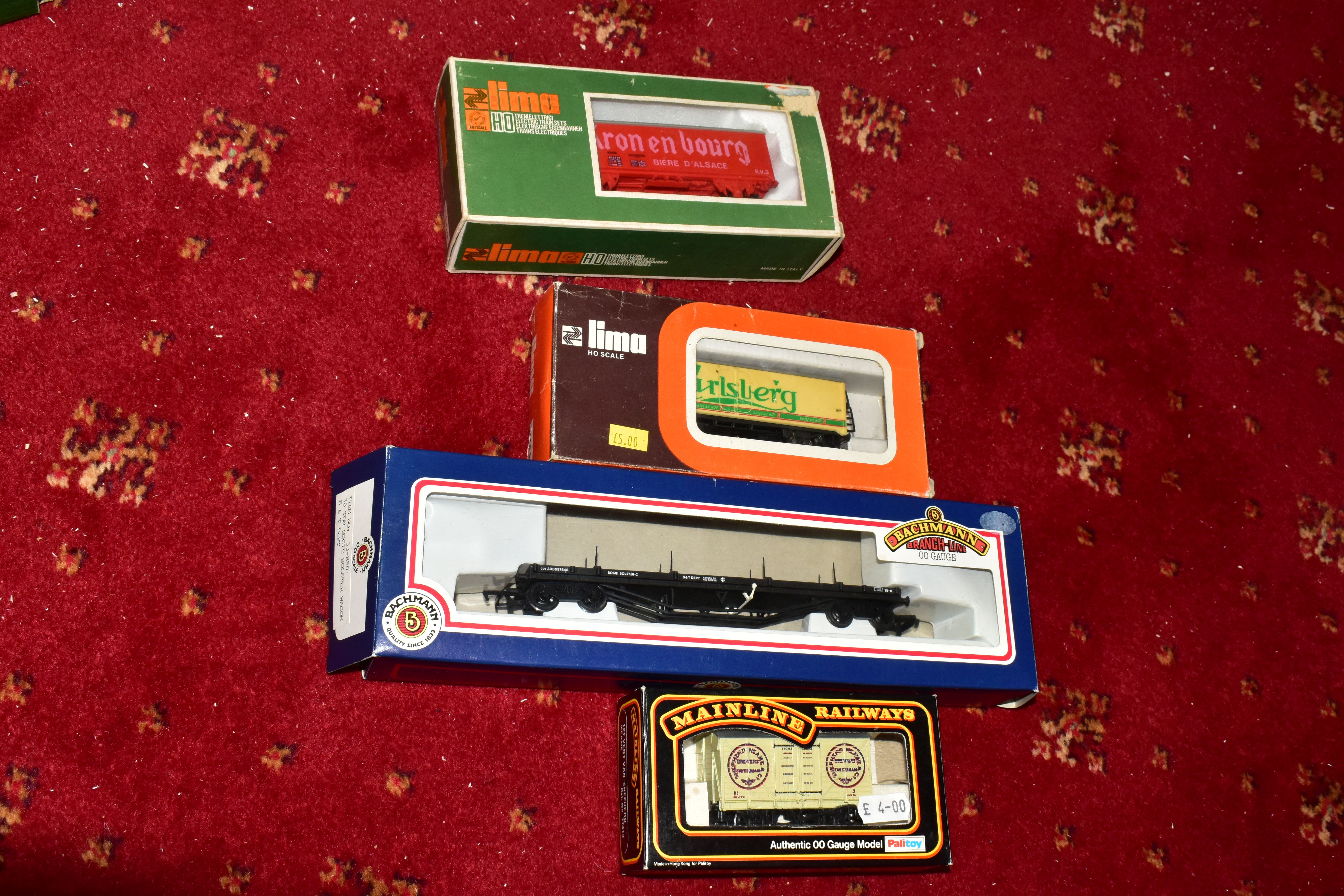 A QUANTITY OF BOXED AND UNBOXED ASSORTED OO & HO GAUGE WAGONS, to include Hornby, Tri-ang Hornby, - Image 11 of 13