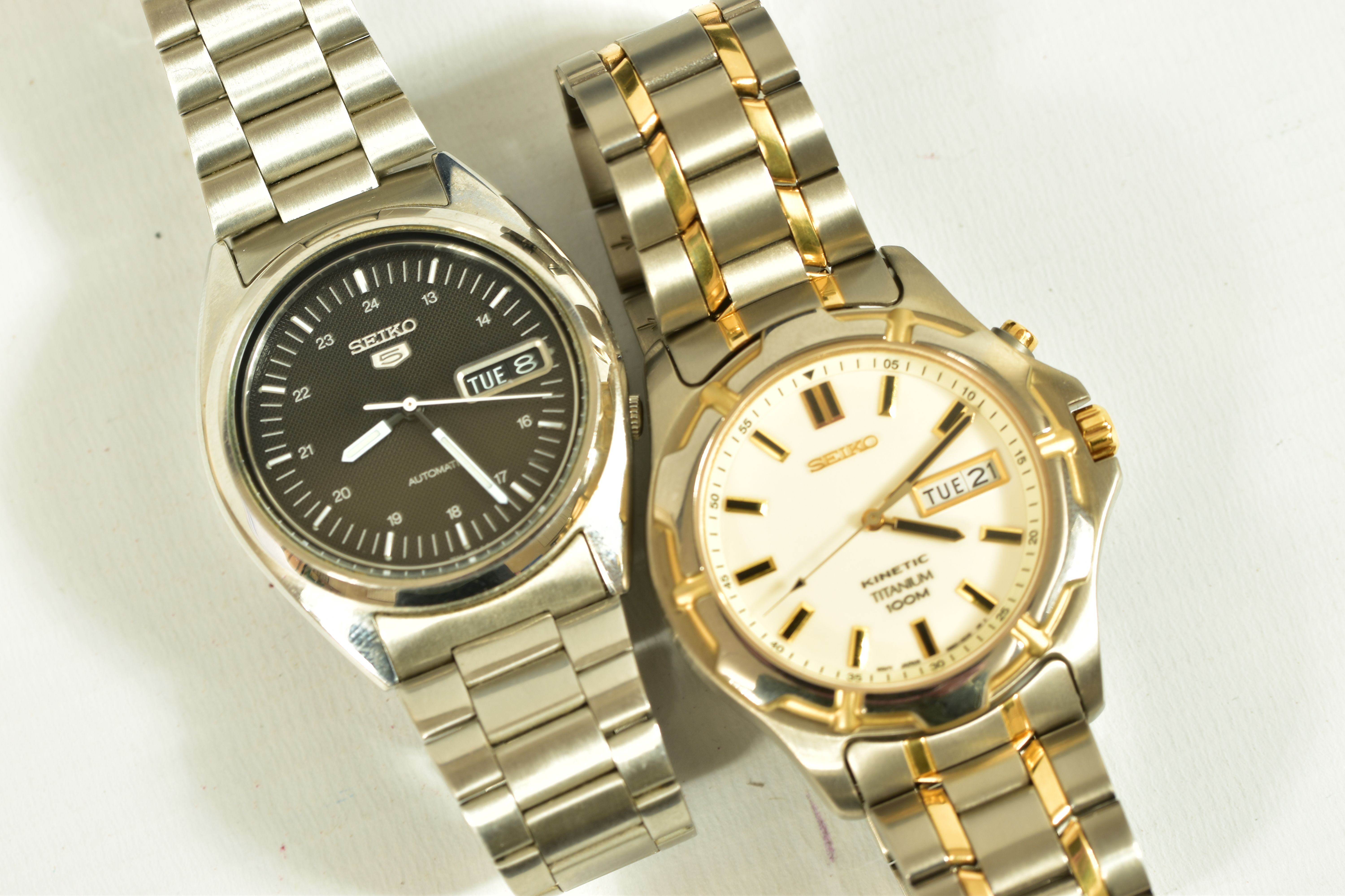 TWO SEIKO WRISTWATCHES, the first a Seiko Kinetic Titanium watch, cream dial with gold and black
