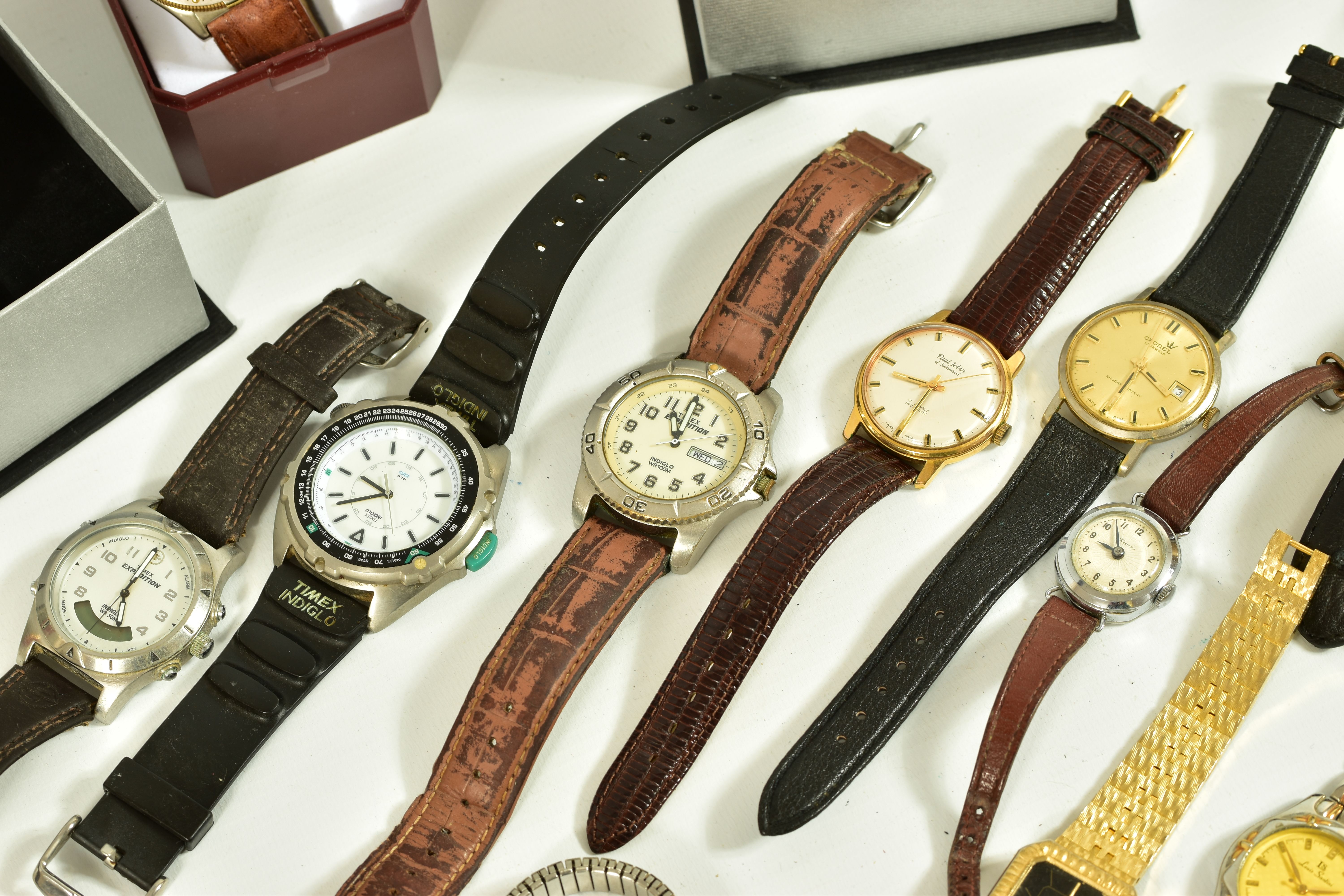 A COLLECTION OF BOXED AND UNBOXED WRISTWATCHES, to include two boxed Timex Indiglo watches, a - Image 6 of 8