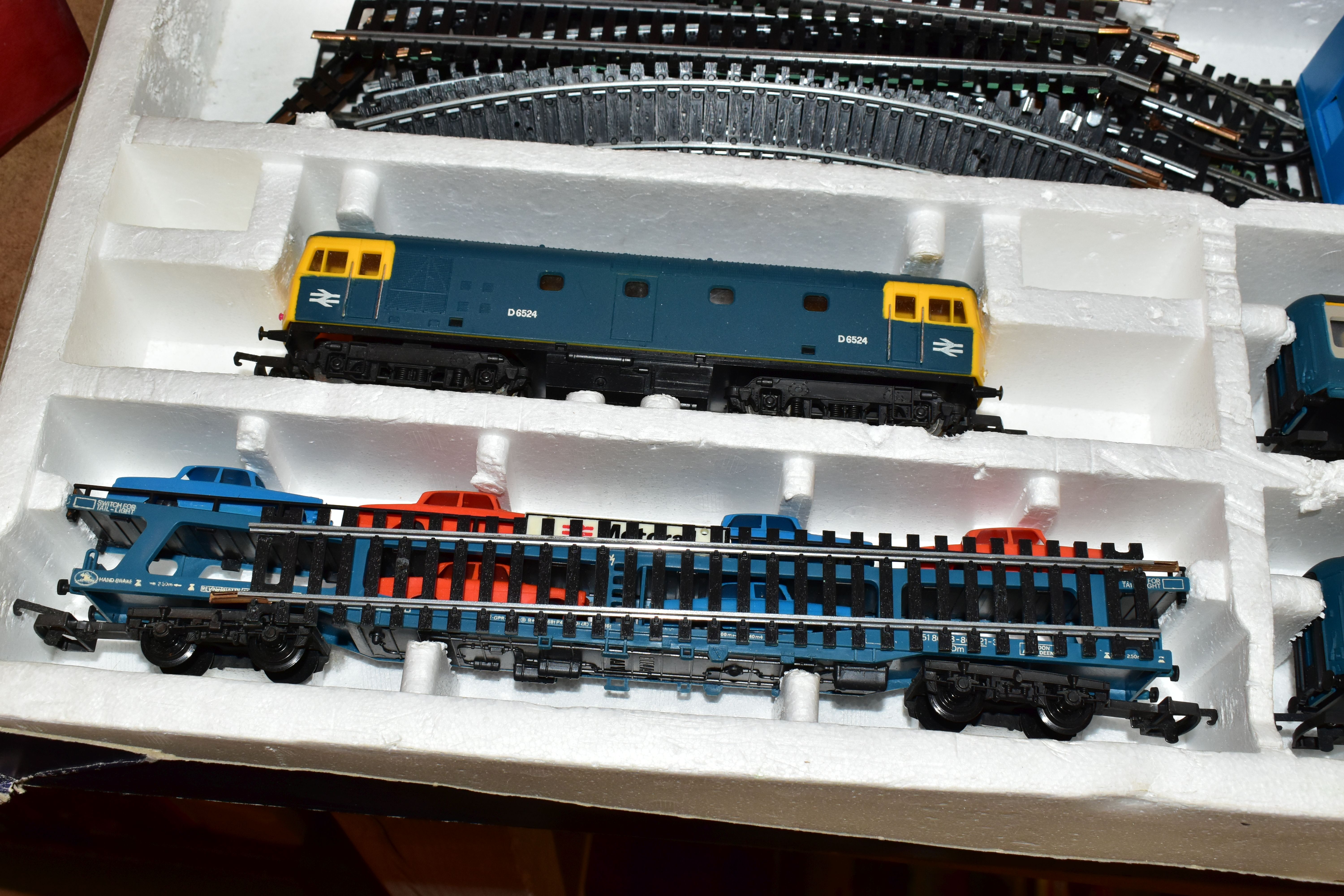 A BOXED LIMA OO GAUGE MOTORAIL EXPRESS TRAIN SET, No.102164 AW, comprising class 33 locomotive No. - Image 5 of 12