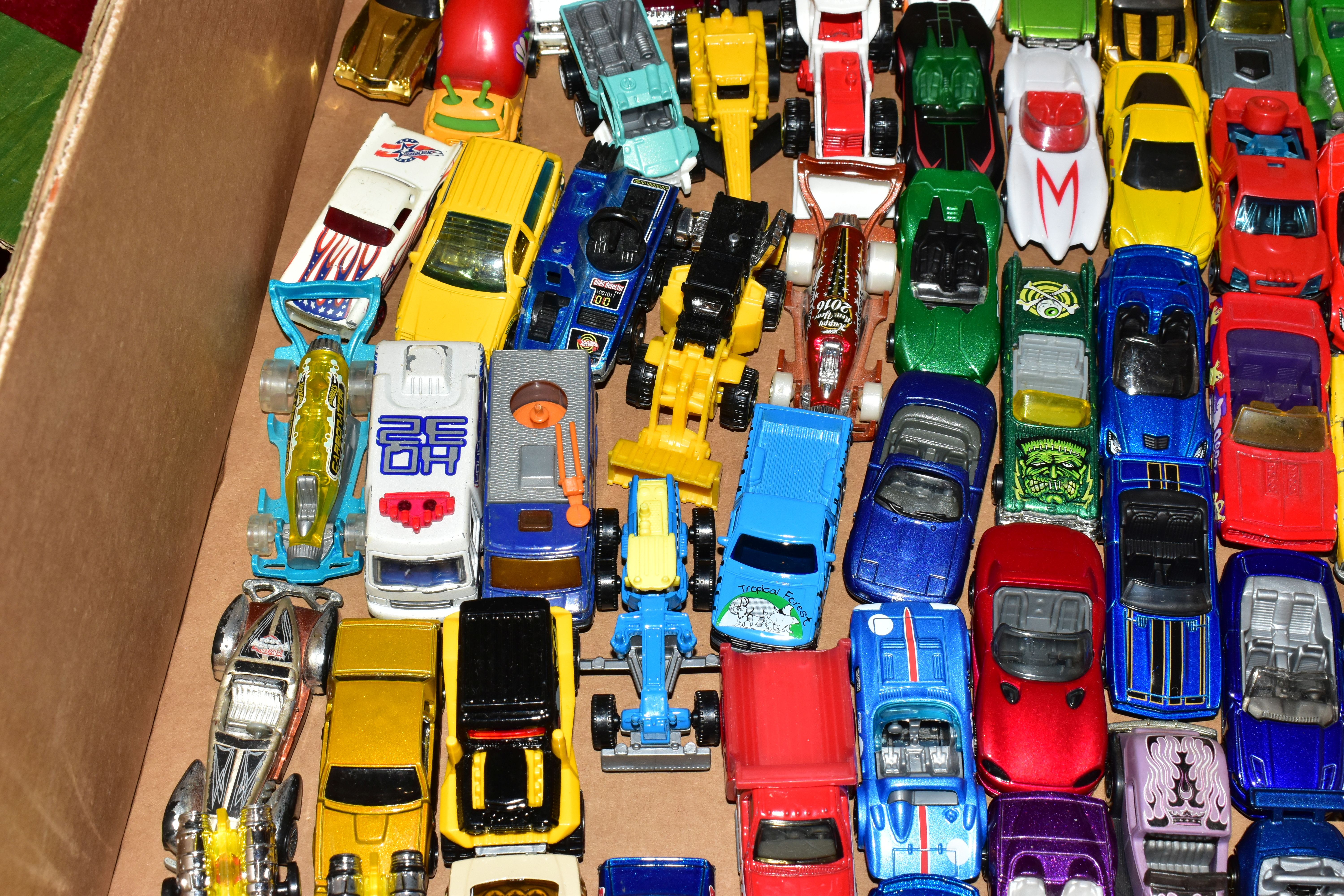 A LARGE QUANTITY OF UNBOXED AND ASSORTED MODERN DIECAST VEHICLES, vast majority are 1990's and later - Image 15 of 26